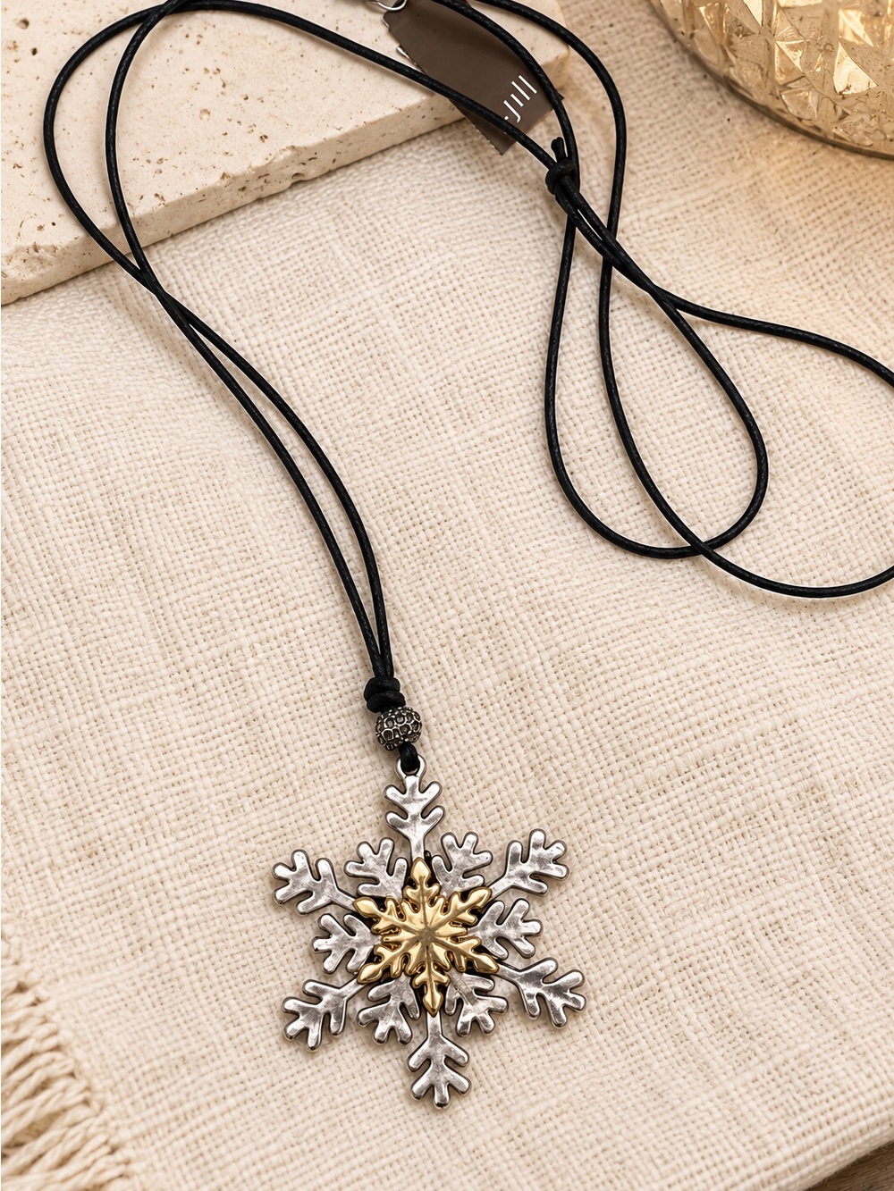 Chico’s Reversible Snowflake Statement Necklace (BN2/po)